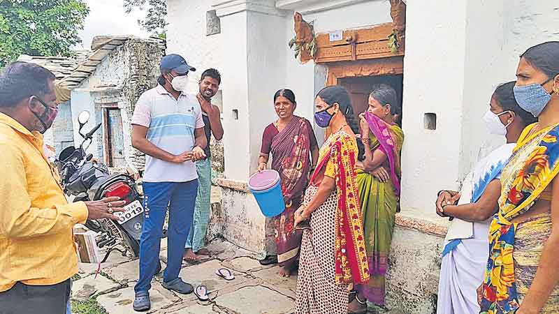 సమస్యల పరిష్కారానికే పల్లె నిద్ర