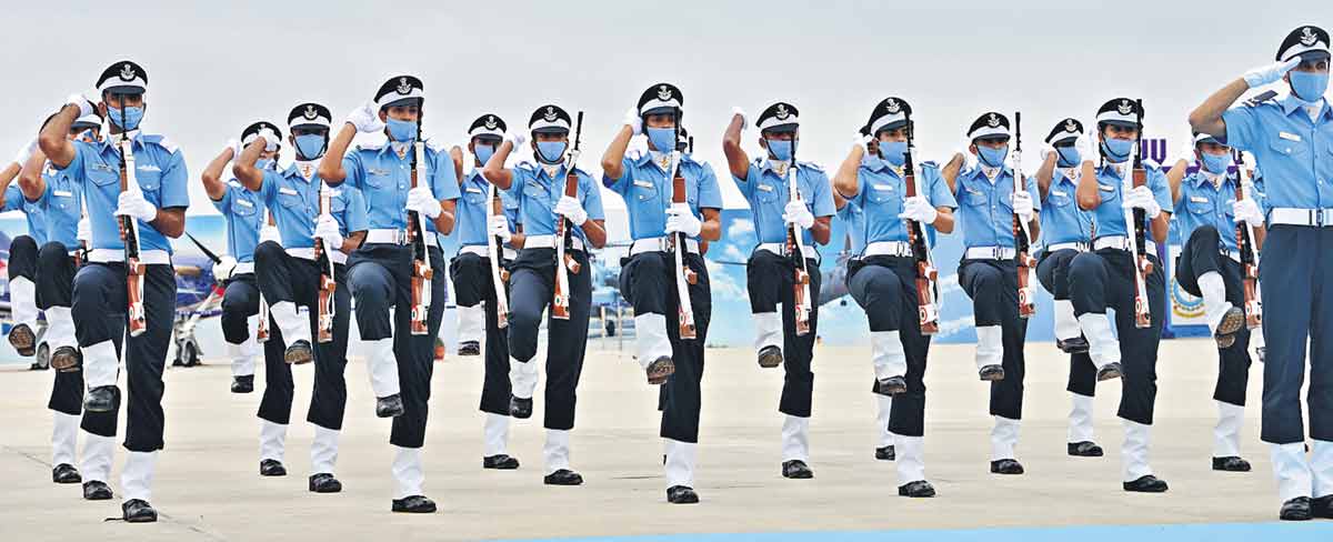 రెక్కలు తొడిగి.. రివ్వంటూ..