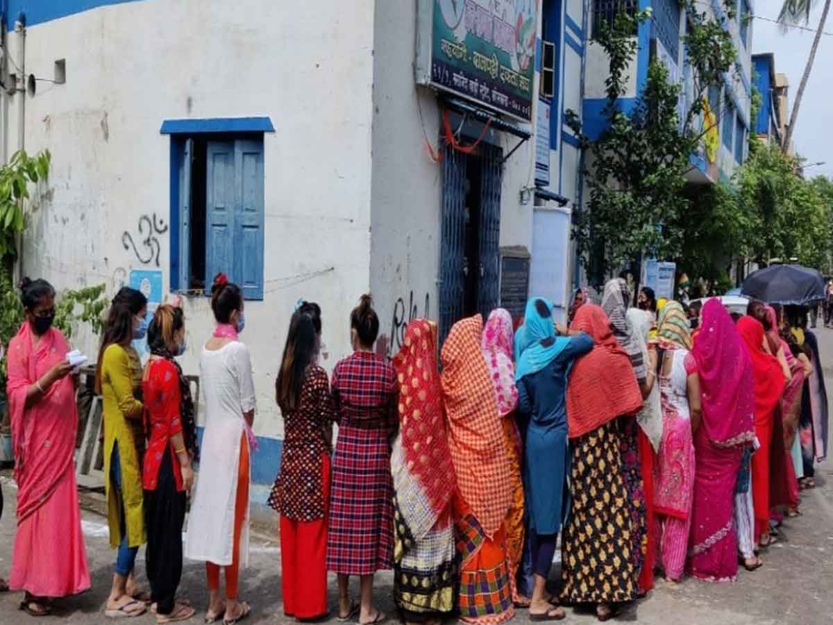 సెక్స్ వర్కర్ల కోసం ప్ర‌త్యేక‌ టీకా శిబిరం