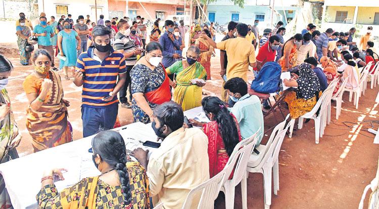 డ్రైవర్లందరికీ టీకాలు