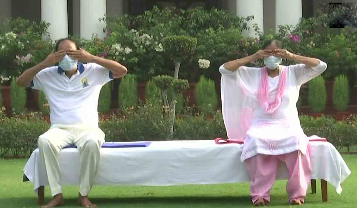 శారీరక దారుఢ్యం, మానసిక ఆరోగ్యానికి ఉత్తమ మార్గం యోగా..