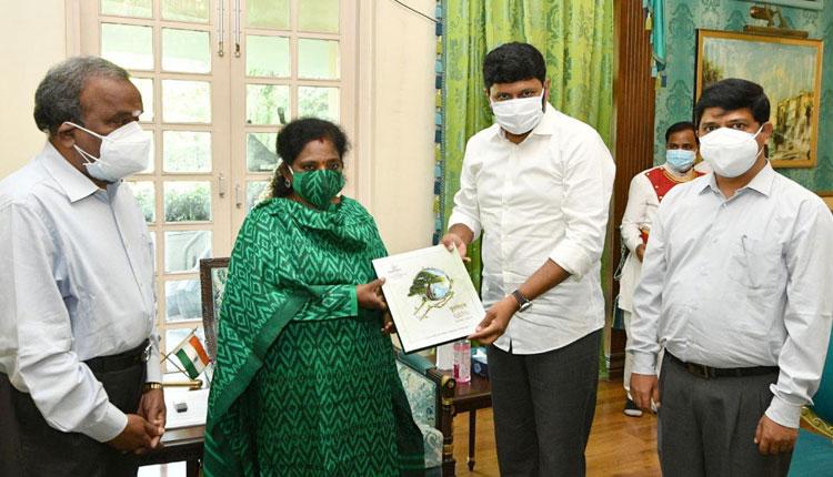 ప్ర‌పంచ ప‌ర్యావ‌ర‌ణ దినోత్స‌వం.. మొక్క‌లు నాటిన గ‌వ‌ర్న‌ర్ త‌మిళిసై