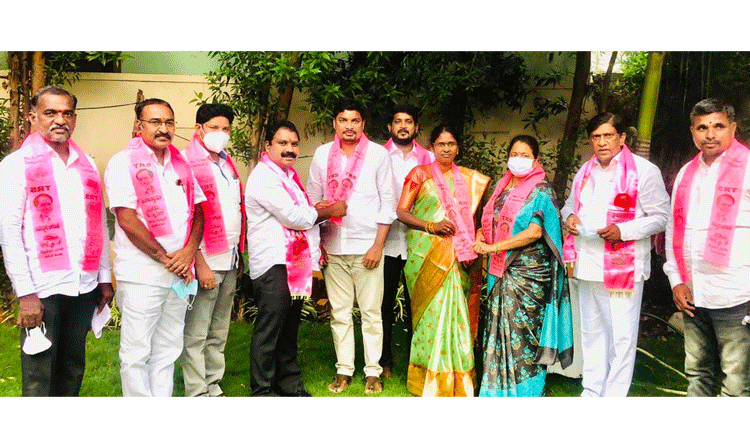 కాంగ్రెస్ నుంచి టీఆర్‌ఎస్‌లో చేరికలు