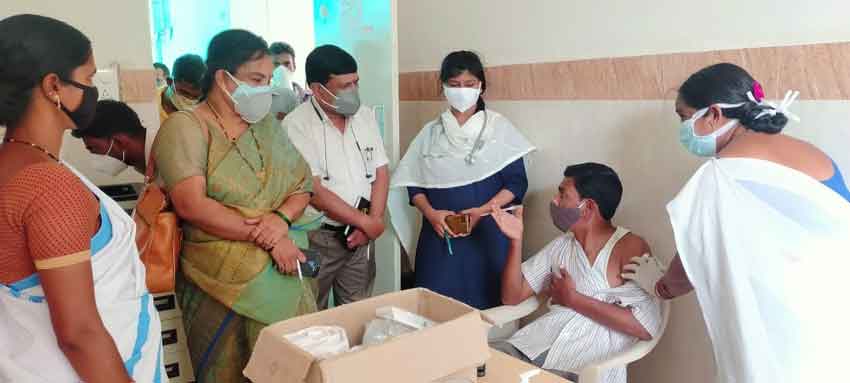 బోధన, బోధనేతర సిబ్బందికి వ్యాక్సినేషన్‌