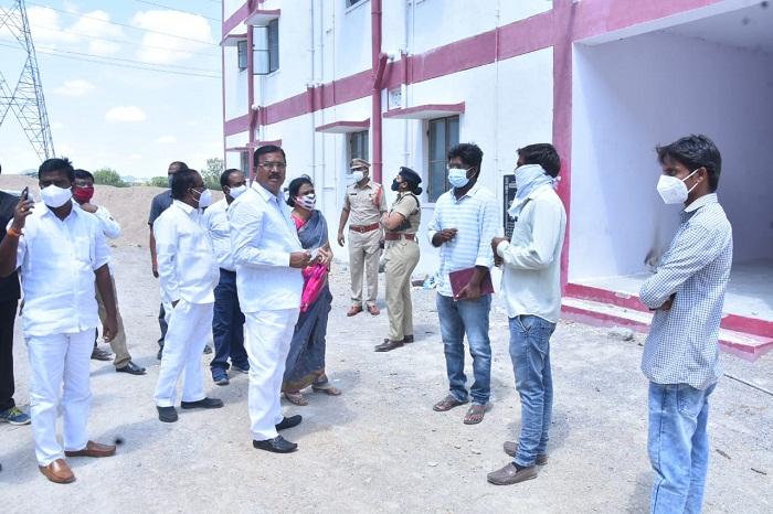 అర్హులందరికీ డబుల్‌ బెడ్రూంలు అందజేస్తాం