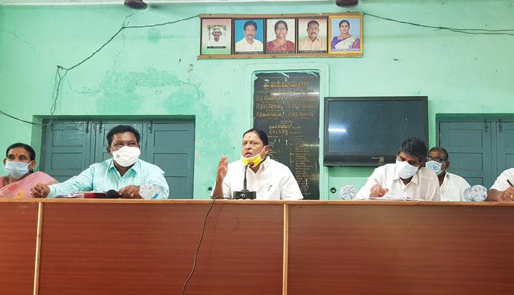 సాగునీటి పనులు సత్వరమే పూర్తి చేయాలి