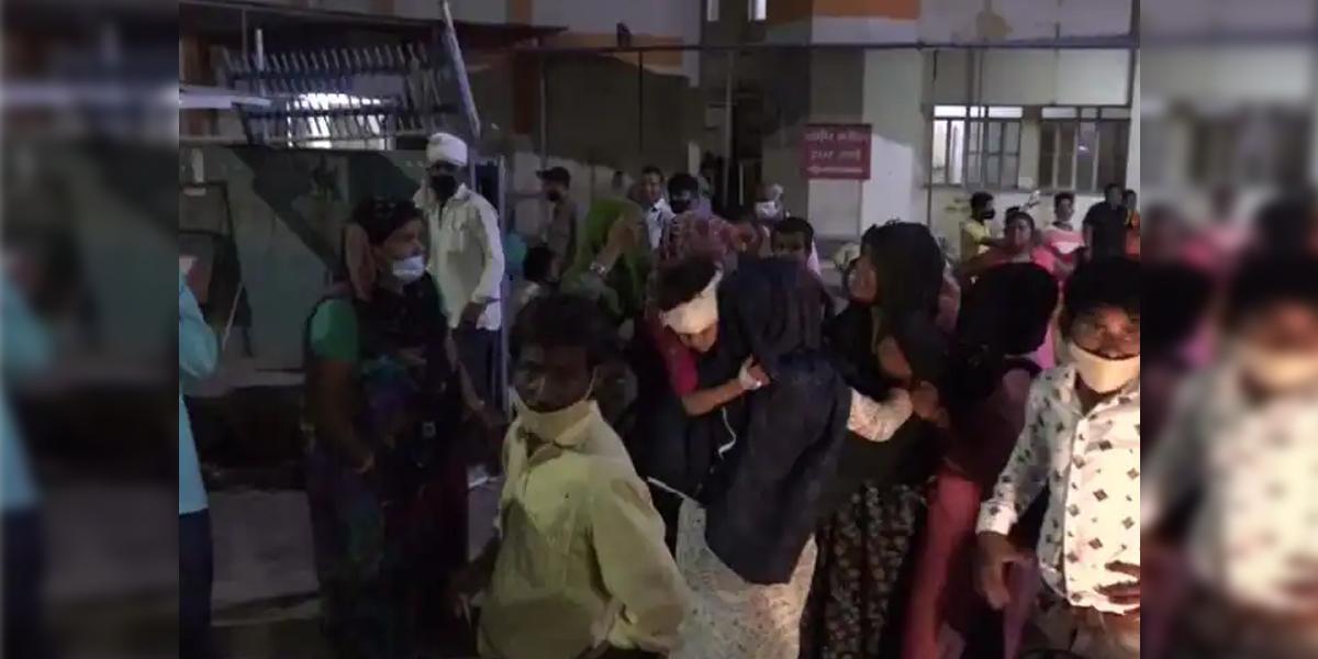 విషాదం : గోడకూలి ముగ్గురు చిన్నారుల మృతి