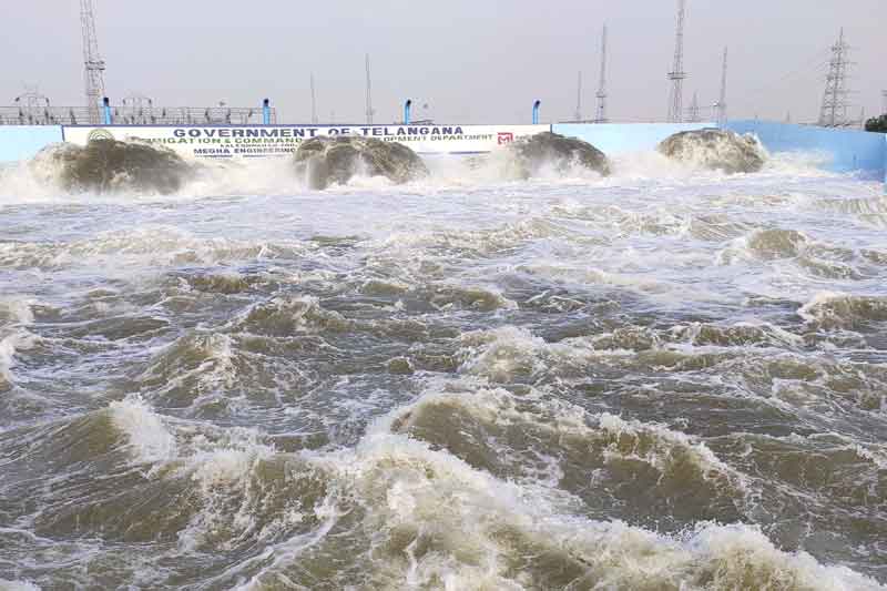 ఎగువన స్థిరంగా వరద