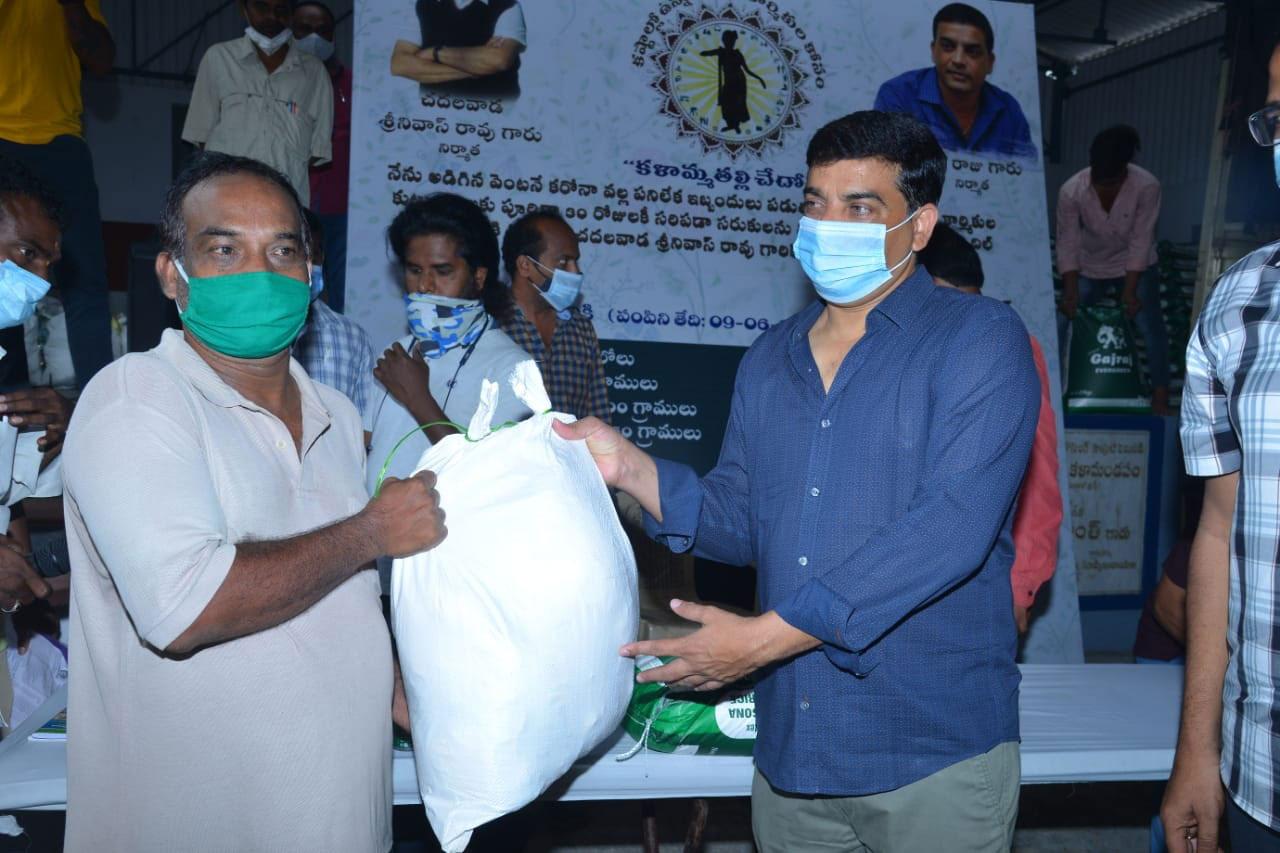 సినీ కార్మికులకు చేదోడు