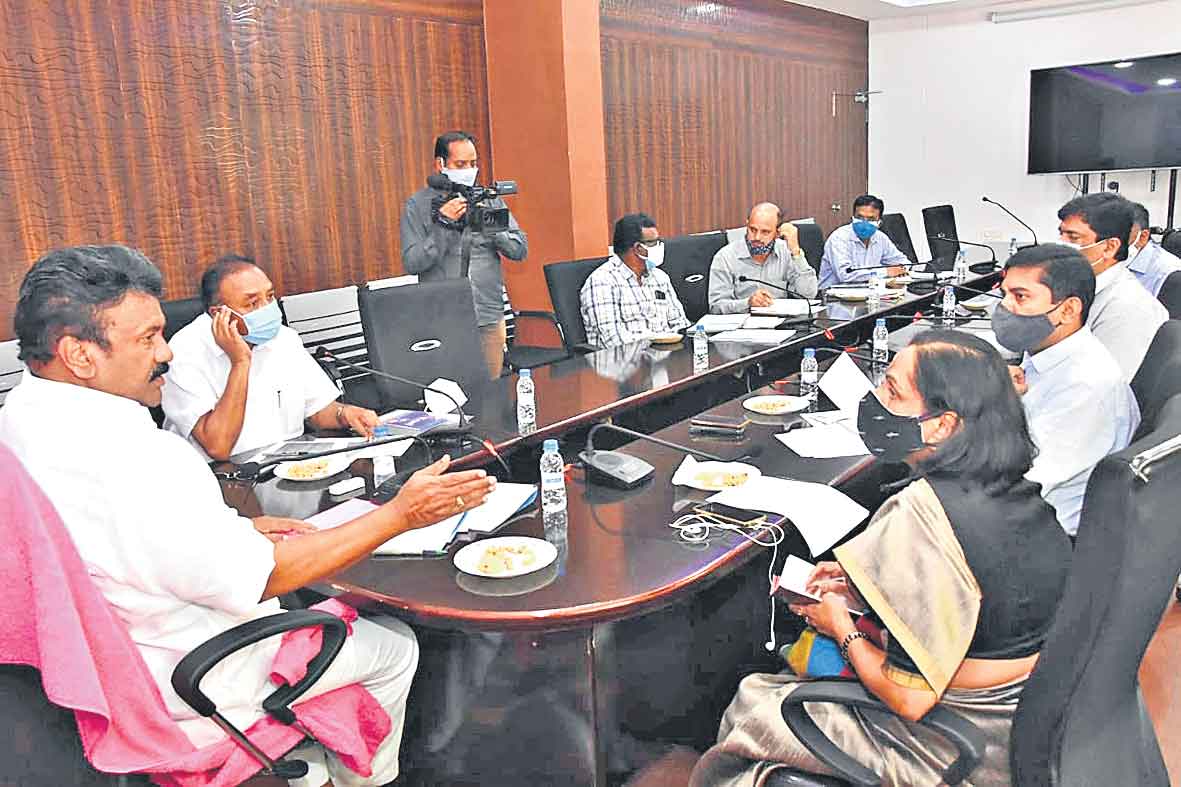 మత్స్యకారులకు 6 లక్షల బీమా