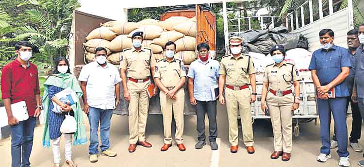 భారీగా నకిలీ విత్తనాలు పట్టివేత