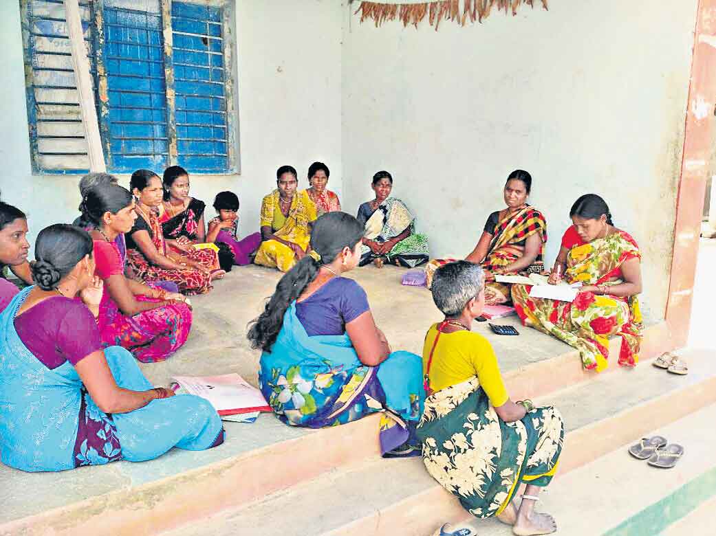 ఎస్‌హెచ్‌జీలకు 6 లక్షల రుణం