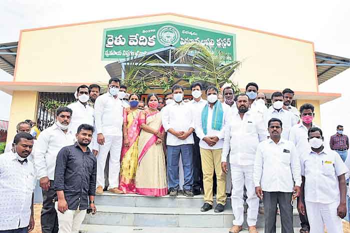 గ్రామాల అభివృద్ధికి కృషి