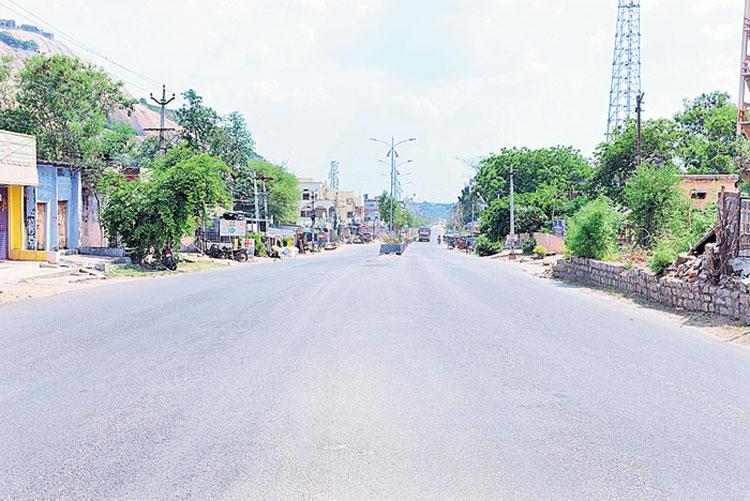 ఇండ్లకే పరిమితం