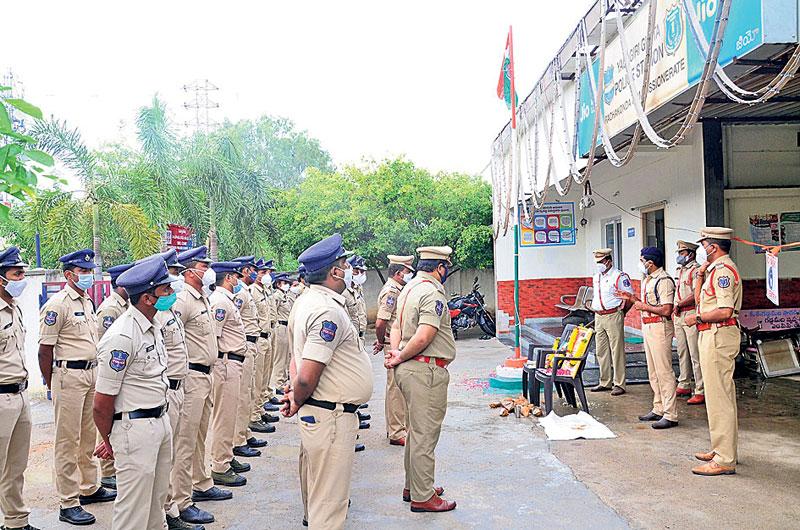 నిరాడంబరంగా ఆవిర్భావ దినోత్సవం