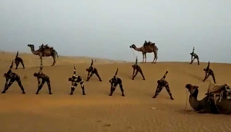 బార్డ‌ర్‌లో బీఎస్ఎఫ్ జ‌వాన్‌ల యోగాస‌నాలు.. వీడియో