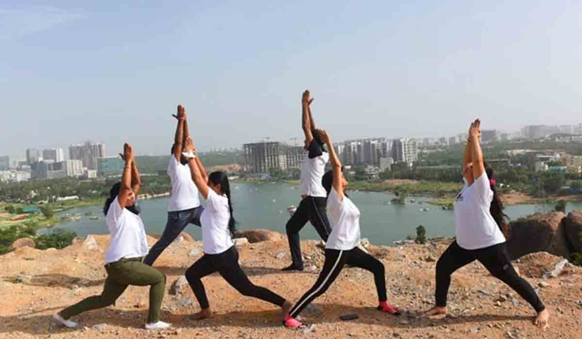 హైదరాబాద్లో యోగా డే.. అపూర్వ స్పందన