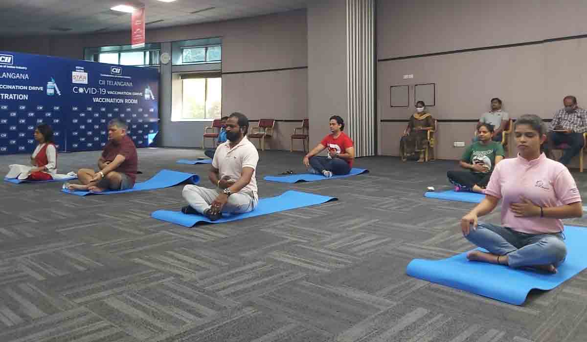 ఇంట‌ర్నేష‌న‌ల్ యోగా డే వేడుక‌ల్లో పాల్గొన్న మంత్రి శ్రీనివాస్ గౌడ్