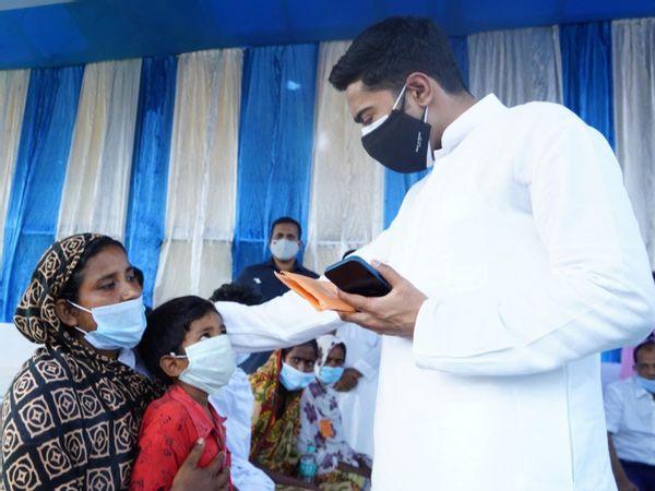 ఆప‌ద స‌మ‌యంలో కాషాయ నేత‌లు క‌న‌ప‌డ‌రు : అభిషేక్ బెన‌ర్జీ