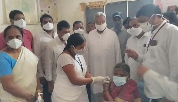 ప్రజలందరికీ ఉచితంగా వ్యాక్సినేషన్‌