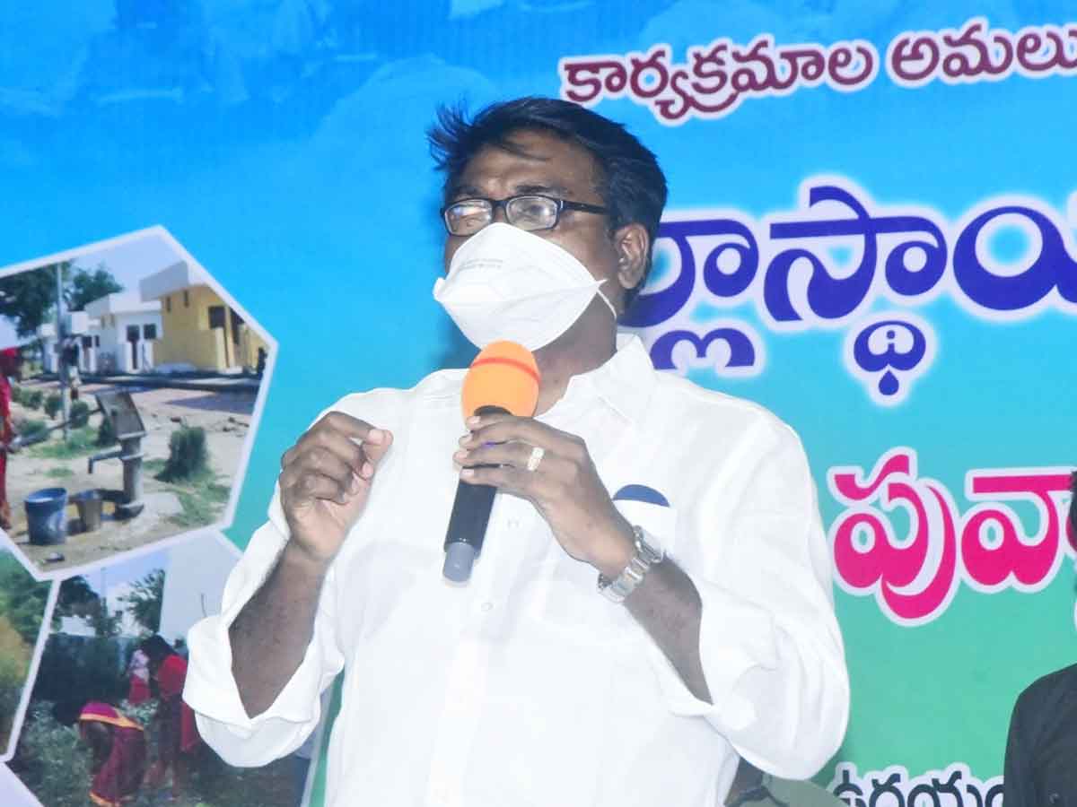 పల్లె ప్రగతిలో అందరు భాగస్వాములు కావాలి