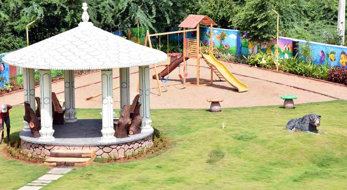 క‌రీంన‌గ‌ర్ అల్క‌పురి కాల‌నీలో క‌ట్టిప‌డేస్తున్న పార్క్ అందాలు