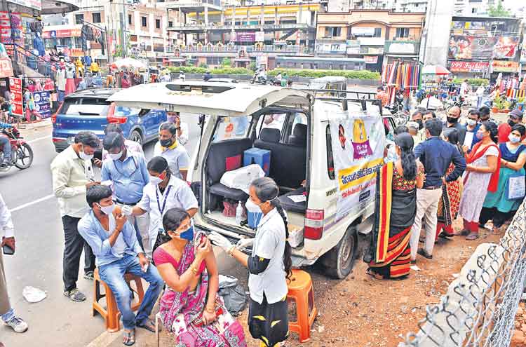 కోటికి చేరువలో వ్యాక్సినేషన్‌