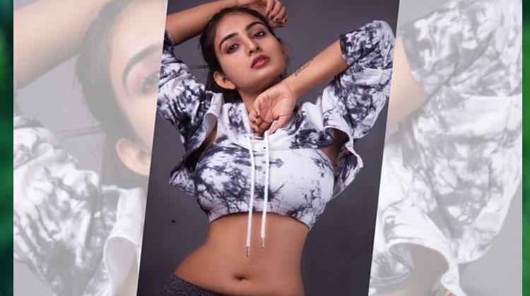 గ్లామ‌ర‌స్ లుక్‌లో అన‌న్య‌..స్టిల్స్ చ‌క్క‌ర్లు