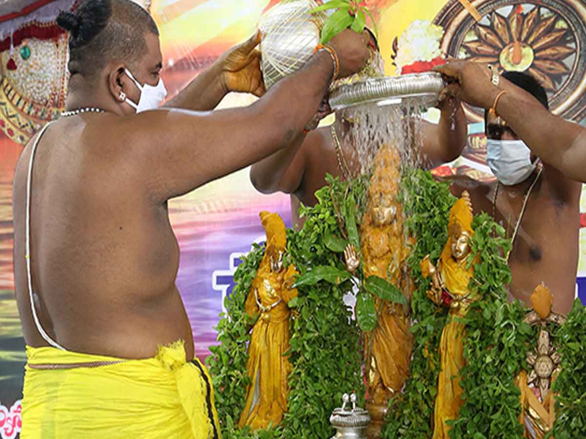 చక్రస్నానంతో ముగిసిన బ్రహ్మోత్సవాలు…