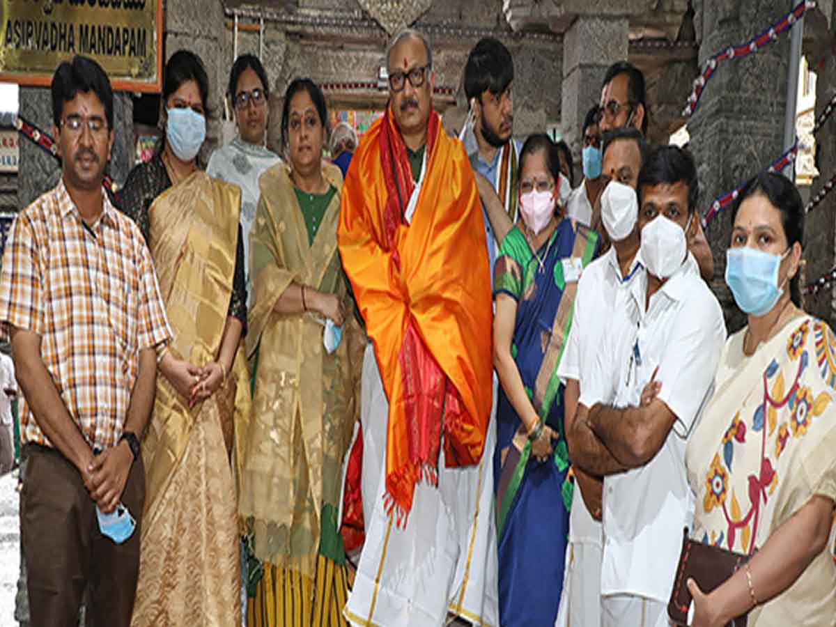 తిరుచానూరు పద్మావతి అమ్మవారి సేవలో ఏపీ సీఎస్…