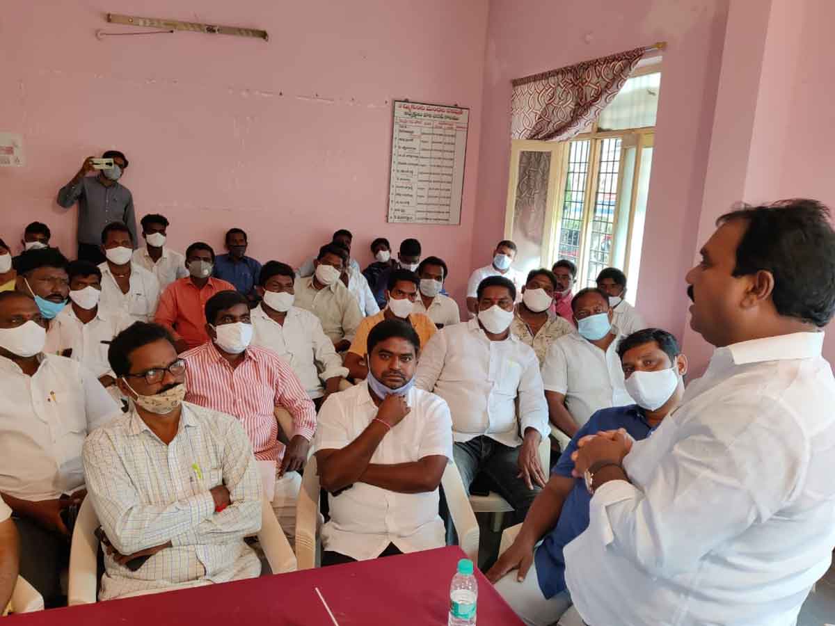 జమ్మికుంటలో పెండింగ్ పనులు పూర్తి చేయాలి