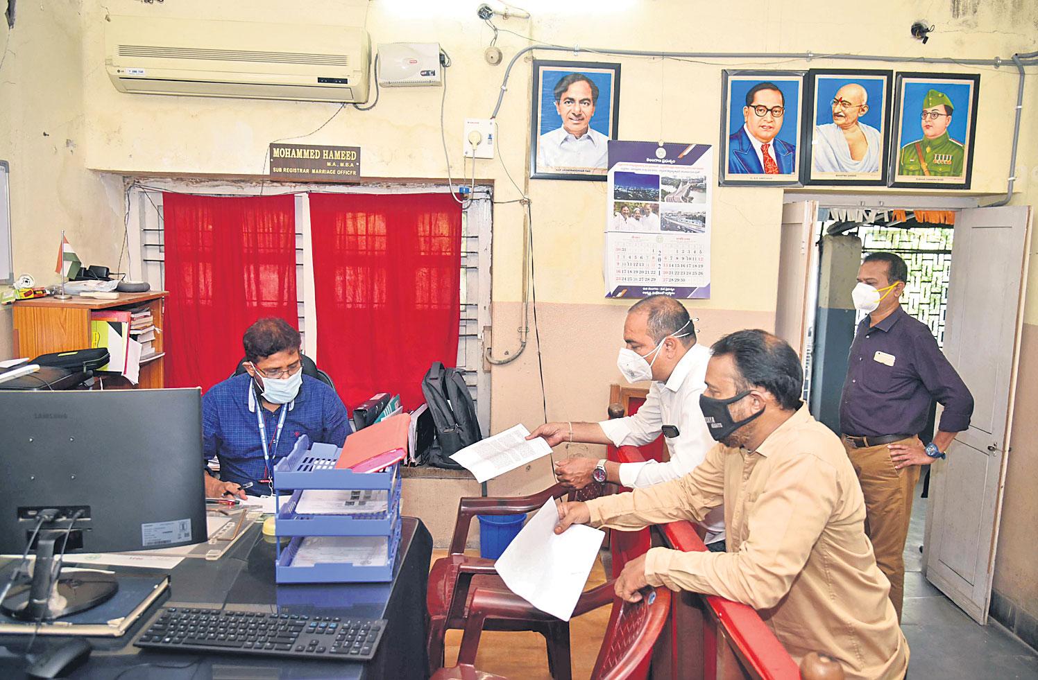 స్థిరాస్తుల రిజిస్ట్రేషన్లు షురూ