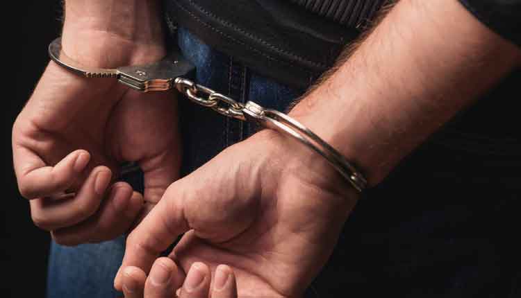 మ‌హిళా టీచ‌ర్ల‌ను బ్లాక్ మెయిల్ చేసిన యువ‌కుడు అరెస్టు