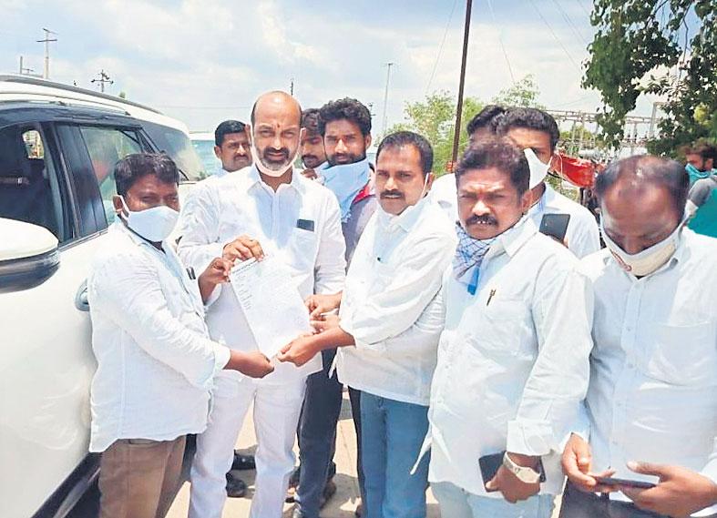 ఈటలను బీజేపీలో చేర్చుకోవద్దు