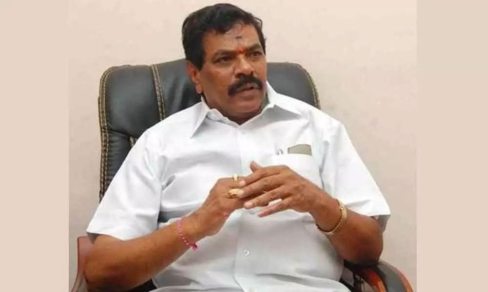 కారు గుర్తు, గులాబీ జెండాతో ఈటల గెలిచారు!