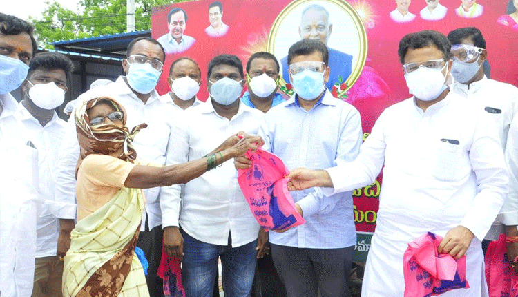 కరోనా బాధితులకు ఉచిత అన్నదానం