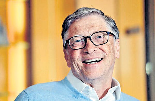 ఒక కారులో వచ్చి.. అమ్మాయితో మరో కారులో..