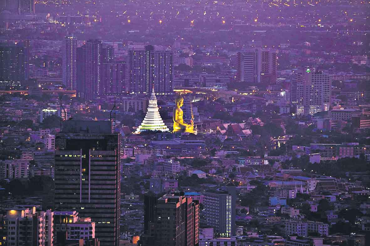 బ్యాంకాక్‌ అంతా కనిపించే బుద్ధుడు