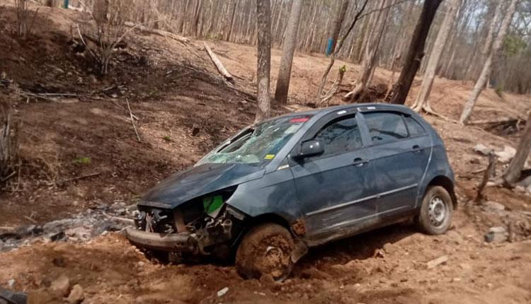 బైక్‌ను ఢీకొన్న కారు.. వ్య‌క్తి మృతి