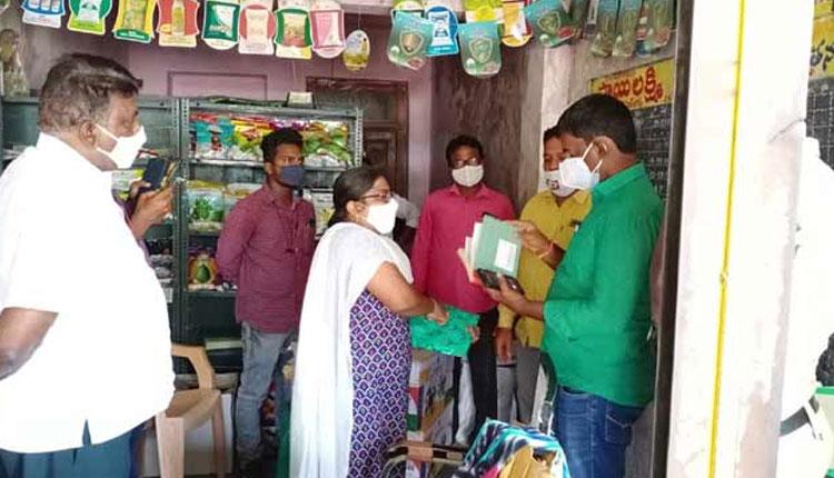 కొత్త‌గూడెంలో రూ.30.24 ల‌క్ష‌ల విలువైన మిర్చి విత్త‌నాలు స్వాధీనం