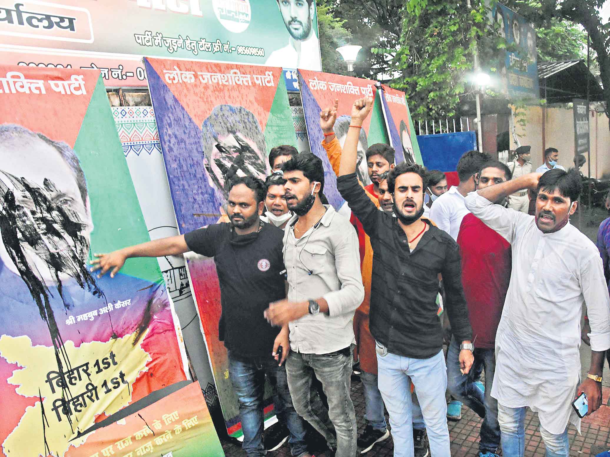 చిరాగ్‌ పాశ్వాన్‌కు ఉద్వాసన