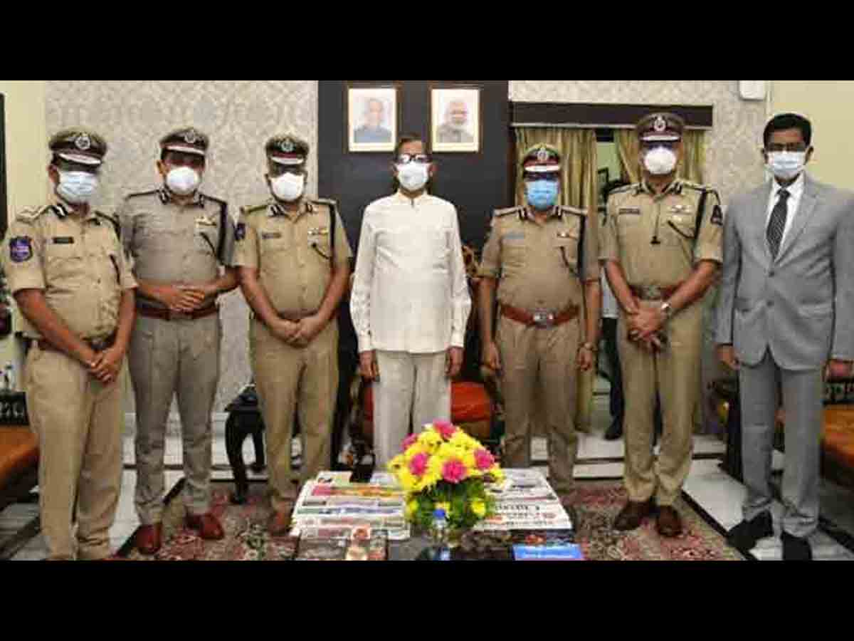 సీజేఐ జ‌స్టిస్ ఎన్ వి ర‌మ‌ణ‌ను క‌లిసిన పోలీసు ఉన్న‌తాధికారులు