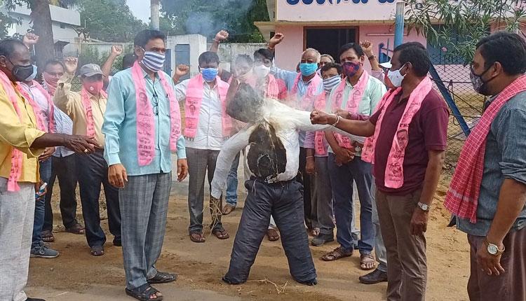 ఈటల రాజేందర్పై భగ్గుమన్న కార్మిక లోకం