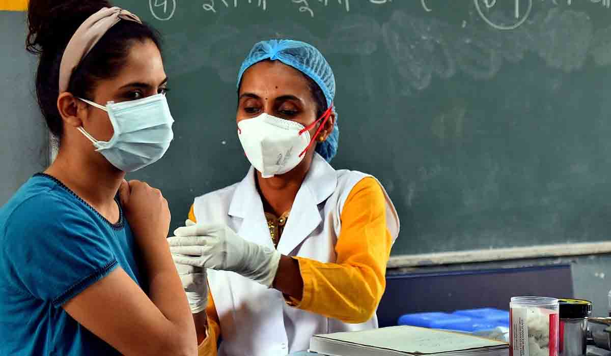 నేటి‌ నుంచి ఉపా‌ధ్యా‌యు‌లకు ప్రత్యేక టీకా డ్రైవ్‌