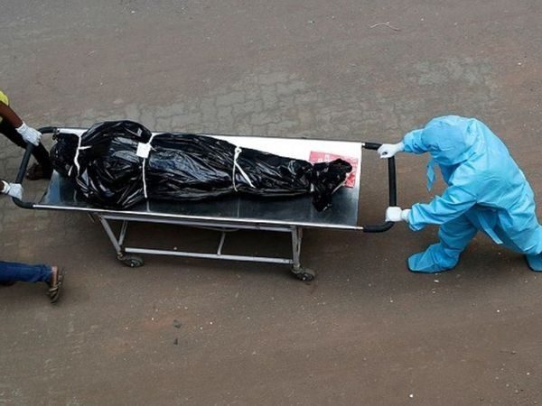 క‌రోనా రోగుల అంత్య‌క్రియ‌ల‌ను జ‌రిపించిన తండ్రీ కొడుకులు