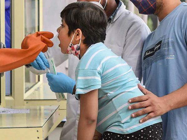 వైర‌స్ స్వ‌భావం మార్చుకుంటే చిన్నారుల‌పై ఎఫెక్ట్ : కేంద్రం