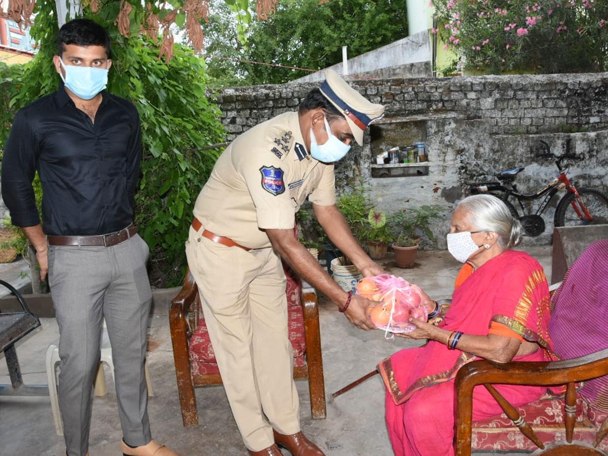 మావోయిస్టు అగ్రనేతలు జనజీవన స్రవంతిలో కలవాలి