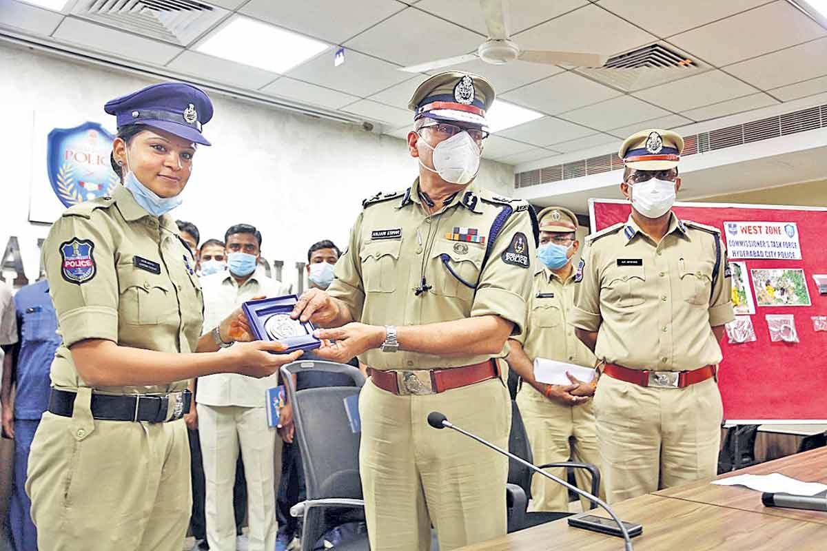 అనిత.. విధుల్లో ఘనత