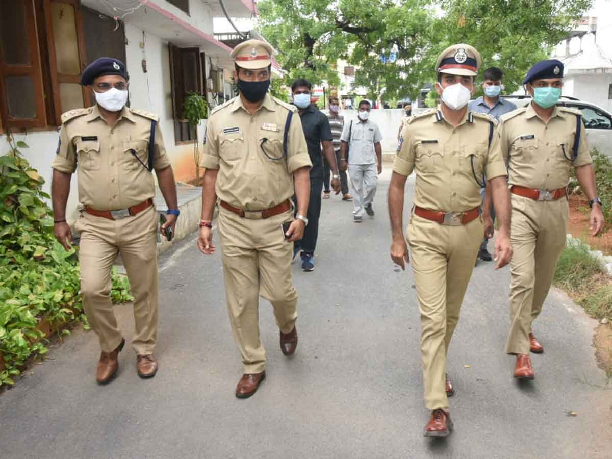 డీసీపీ కార్యాలయాన్ని సందర్శించిన వరంగల్‌ సీపీ