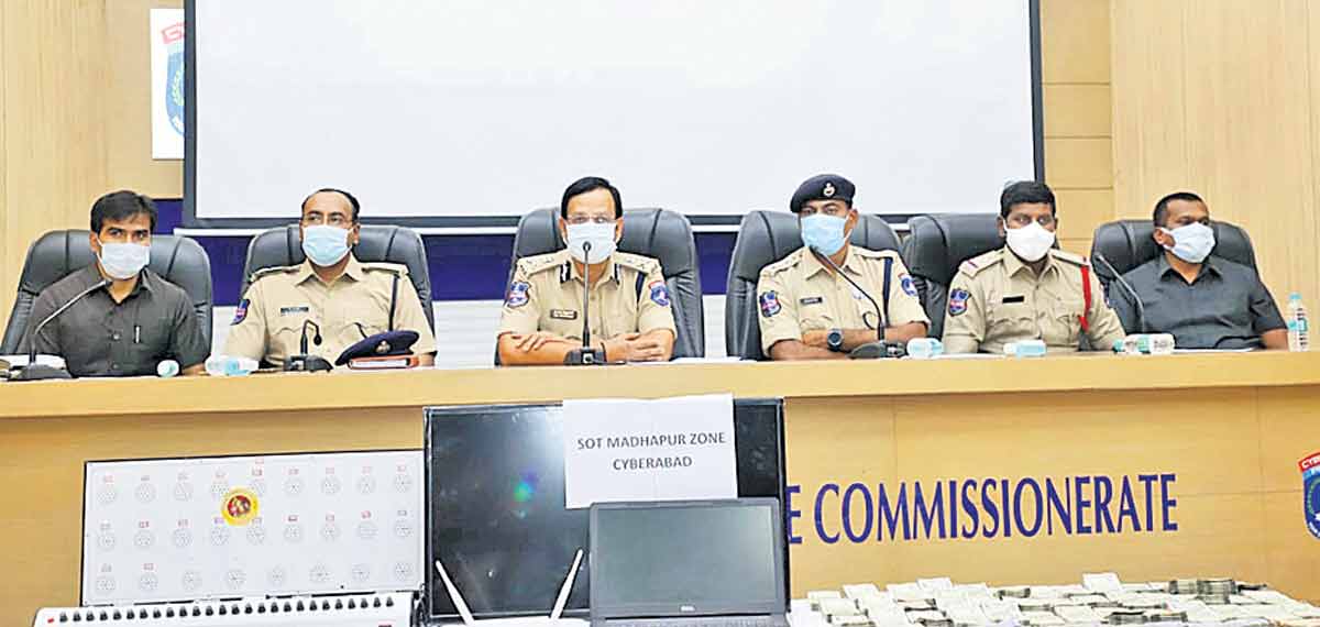 క్రికెట్‌ బెట్టింగ్‌ ముఠా అరెస్టు